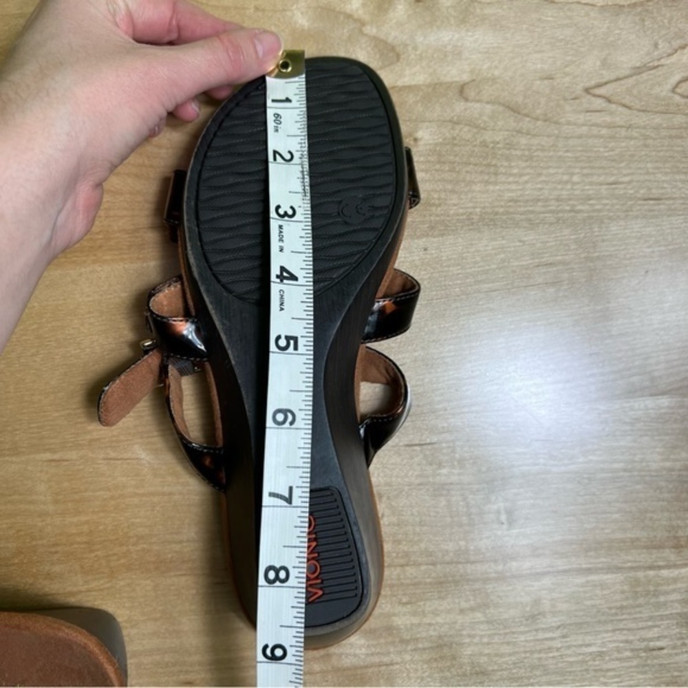 Vionic sandals size 7 - Picture 3 of 3
